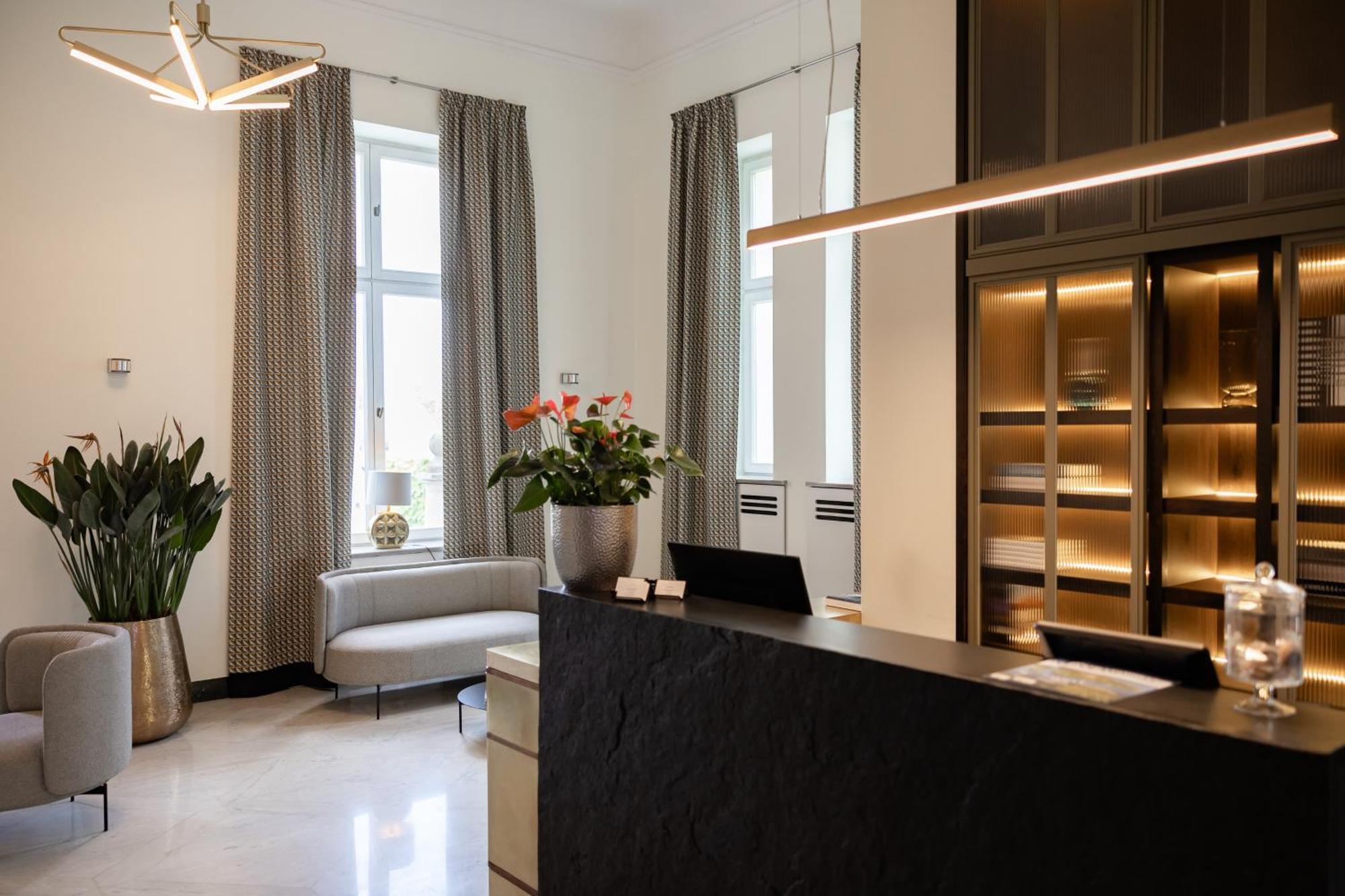 Platinum Palace Boutique & Hotel